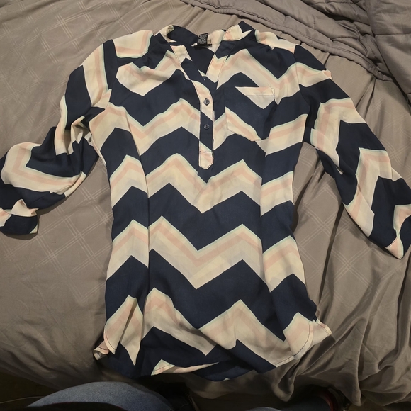 Chevron Patterned Tunic Top - Picture 10 of 10